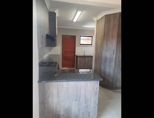 3 BEDROOM TOWNHOUSE TO LET IN LANGENHOVENPARK
